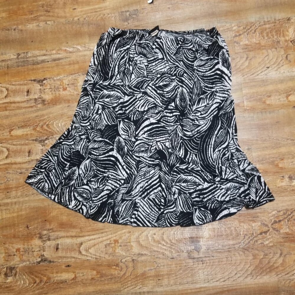 JKLA Skirt Large Black White Spandex-blend Business Casual Flare Mid Modern